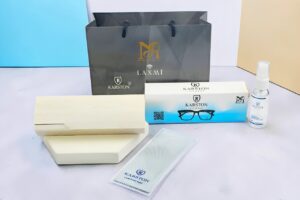 متعلقات همراه عینک طبی برند KARSTON
